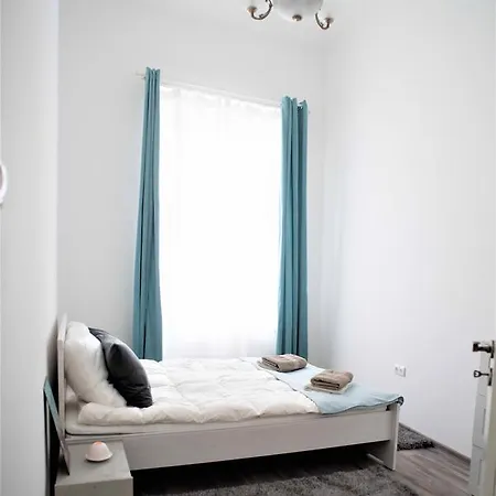 Castle Trees Apartment *